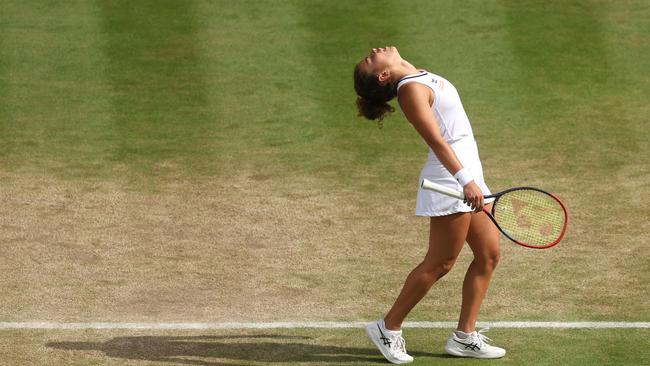 Paolini during her semi-final against Donna Vekic.