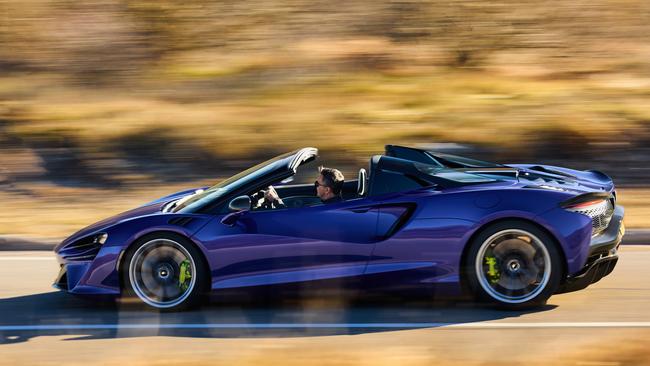 McLaren’s Artura Spider delivers running changes.