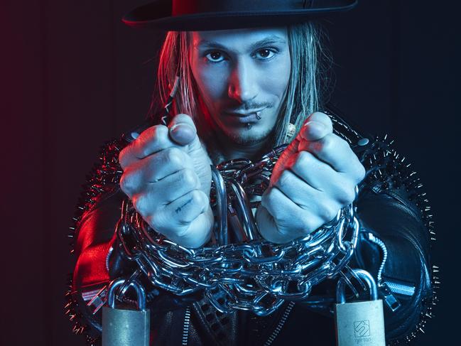 Cast a spell: Four actors and celeb magician headed to Bundy