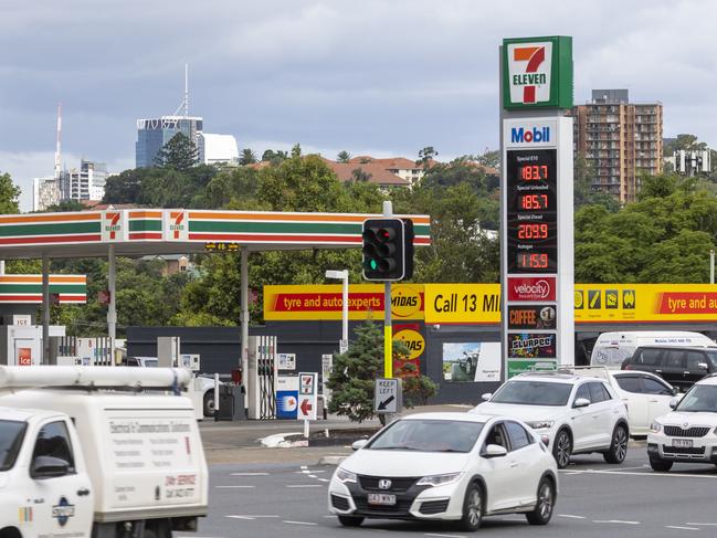 BRISBANE AUSTRALIA - NewsWire Photos MARCH 31, 2022: Fuel prices have begun to drop already, following the fuel excise cut in the federal budget. Some petrol stations have already slashed their prices and are selling below cost to drive competition. NewsWire / Sarah Marshall