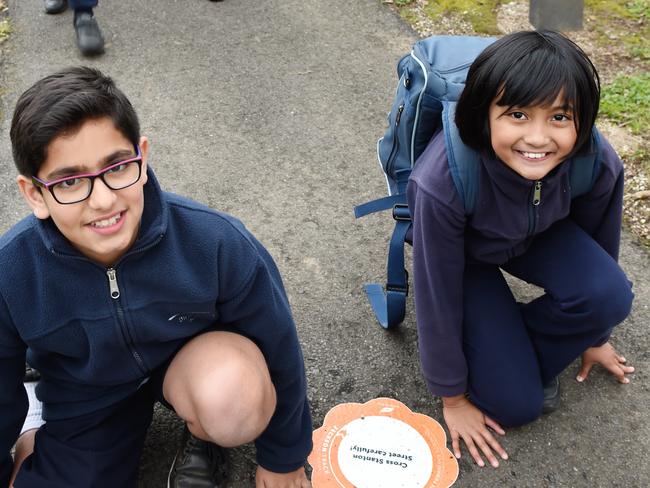 Birrallee Primary School has used colourful on-footpath decorations to map out routes for kids to follow to school.