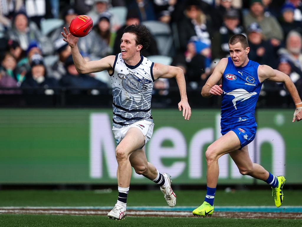 GEELONG, AUSTRALIA - JULY 09: Max Holmes of the Cats in action during the 2023 AFL Round 17 match between the Geelong Cats and the North Melbourne Kangaroos at GMHBA Stadium on July 9, 2023 in Geelong, Australia. (Photo by Dylan Burns/AFL Photos via Getty Images)