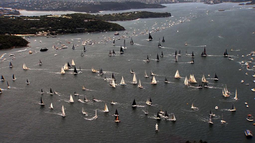 Clipper Race fleet begin Sydney to Hobart