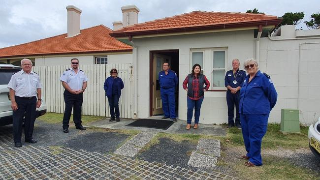 Ballina MP Tamara Smith with Marine Rescue representatives.