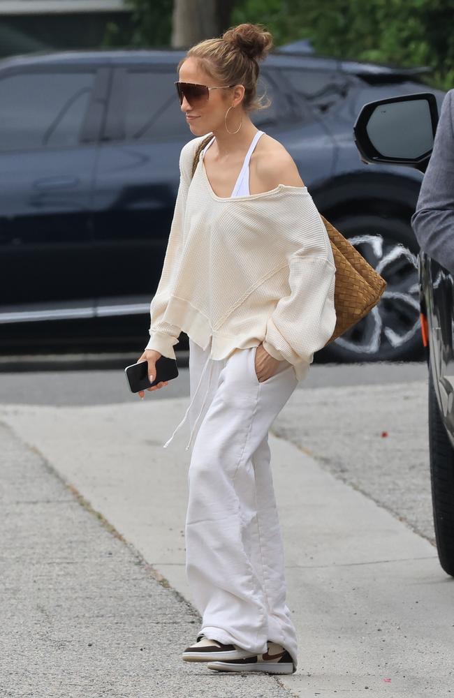 Jennifer Lopez put on a brave front on May 17 when spotted leaving Mihran K. Dance Studio in Burbank. Picture: BlueLoveImages /LAGOSSIPTV / BACKGRID