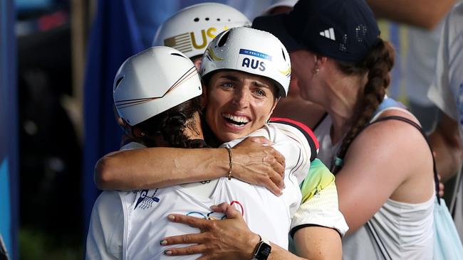 Jess Fox and Elena Lilik embrace following Fox’s gold medal. Picture: Alex Davidson/Getty Images)