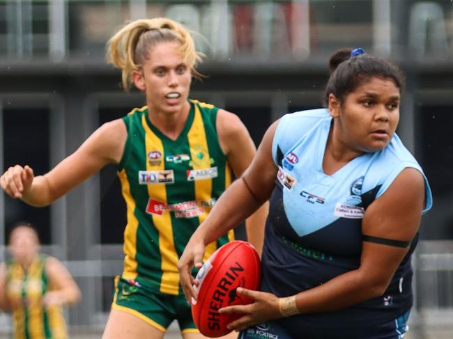 Molly Althouse (right) won the Gwynne Medal in 2021-22. Picture: Supplied.