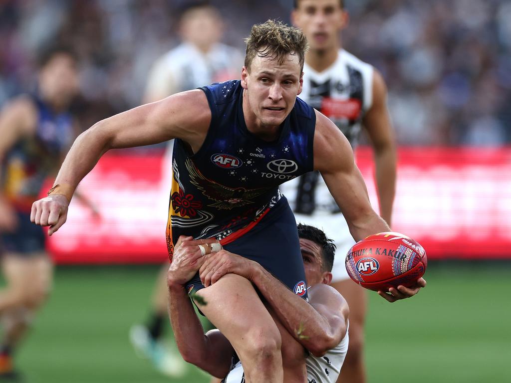 Skipper Jordan Dawson is tackled by Scott Pendlebury. Picture: Quinn Rooney/Getty Images