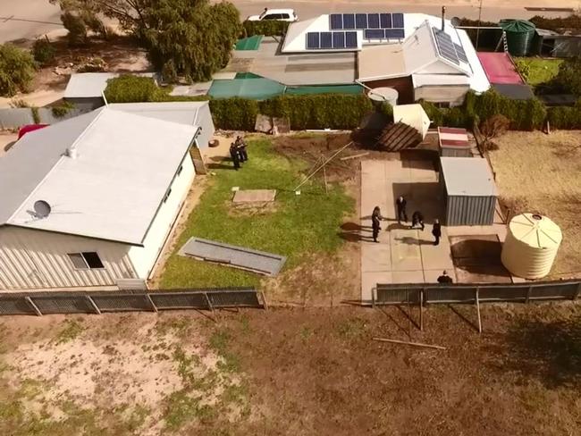 Geoffrey Adams shows police where his wife Colleen is buried at their former Maitland home. Pic: 9 News