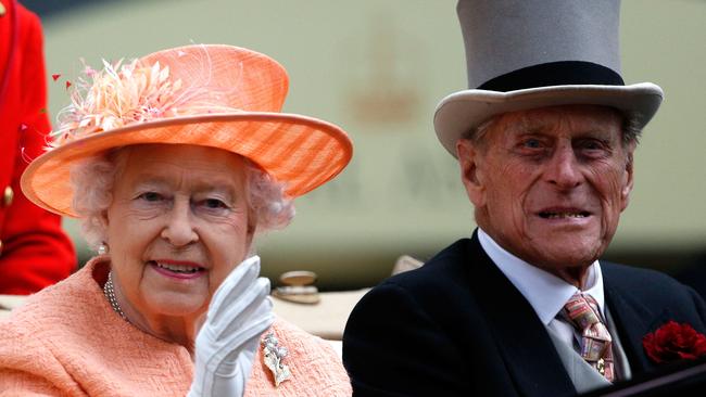 Queen Elizabeth, Prince Philip: Buckingham Palace emergency meeting ...