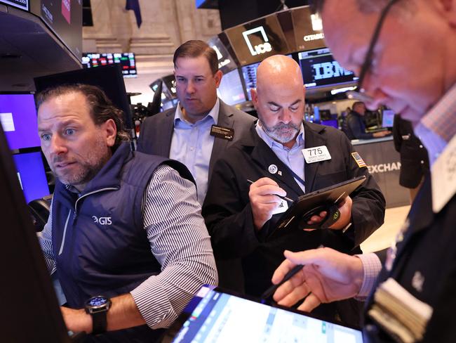 NEW YORK, NEW YORK - OCTOBER 08: Traders work on the floor of the New York Stock Exchange during morning trading on October 08, 2024 in New York City. Stocks opened up on the rise after the Dow Jones saw a loss of 400 points amid a rise in oil prices.   Michael M. Santiago/Getty Images/AFP (Photo by Michael M. Santiago / GETTY IMAGES NORTH AMERICA / Getty Images via AFP)