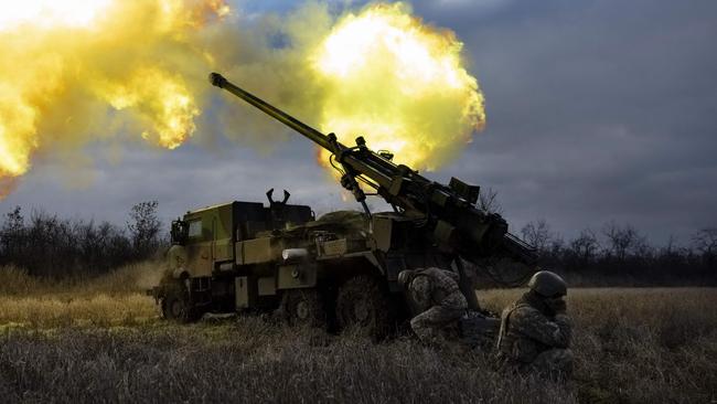 TOPSHOT - Ukrainian servicemen fire with a CAESAR self-propelled howitzer towards Russian positions in eastern Ukraine on December 28, 2022. (Photo by Sameer Al-DOUMY / AFP)