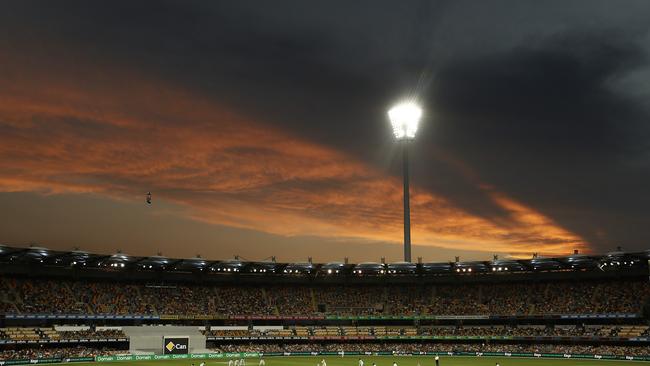 BRISBANE, AUSTRALIA - JANUARY 24: A general view of play at sunset during day one of the First Test match between Australia and Sri Lanka at The Gabba on January 24, 2019 in Brisbane, Australia. (Photo by Ryan Pierse/Getty Images)