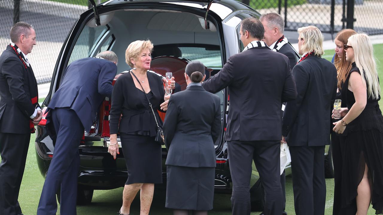 Shane Warne’s family bidding their final farewells to the cricket legend. Picture: David Caird