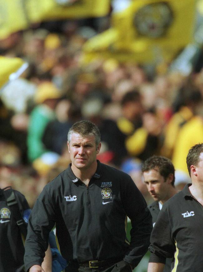 Frawley coaching the Tigers in 2001.