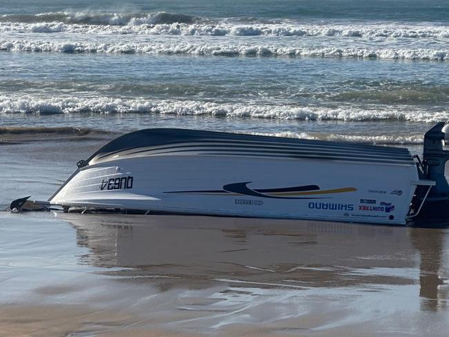 The boat reportedly capsized when hit by a wave at Barwon Heads (TWITTER/X-@reardon_shaun).