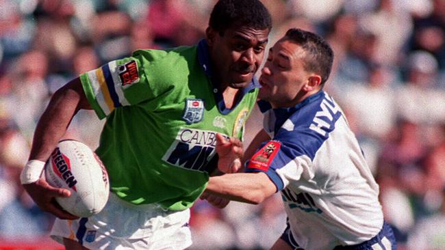 Noa Nadruku tears into Canterbury in the 1994 Grand Final.