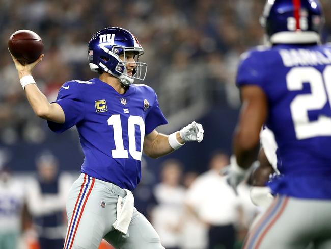 ARLINGTON, TX - SEPTEMBER 16: Eli Manning #10 of the New York Giants before a game against the Dallas Cowboys at AT&T Stadium on September 16, 2018 in Arlington, Texas.   Ronald Martinez/Getty Images/AFP == FOR NEWSPAPERS, INTERNET, TELCOS & TELEVISION USE ONLY ==