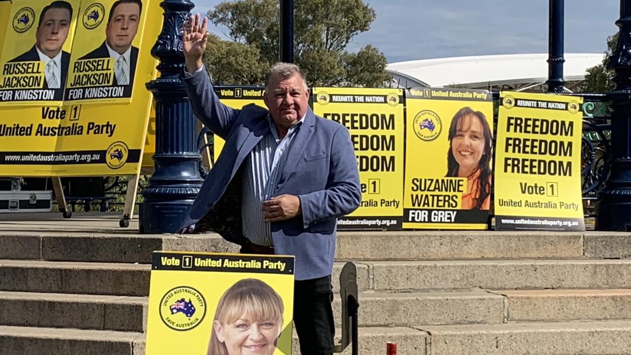 UAP leader Craig Kelly campaigning in Adelaide. Picture; Lydia Kellner