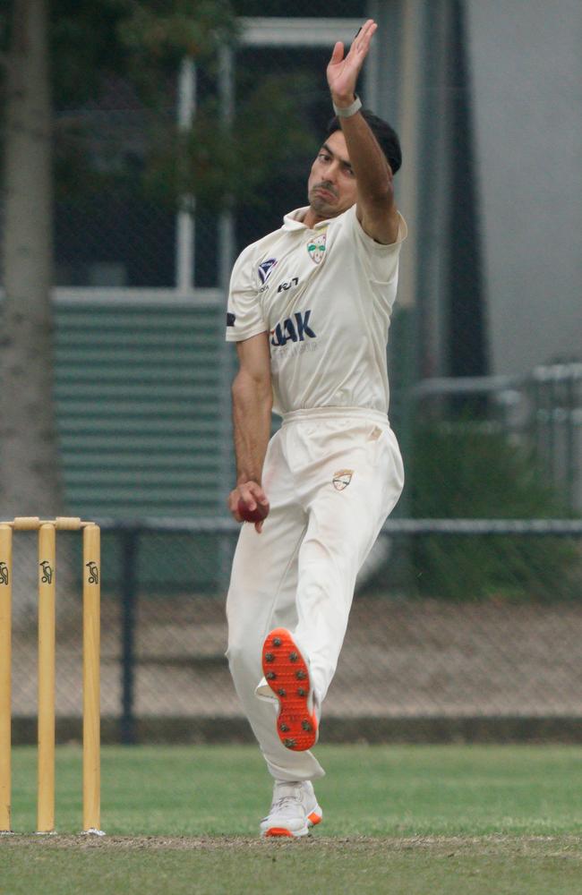 Aayushdeep Pathania was impressive for Oakleigh. Picture: Valeriu Campan