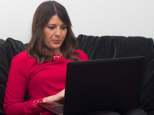 Most victims of online dating scams can’t believe they didn’t see it coming — or listen to the warnings of loved ones.