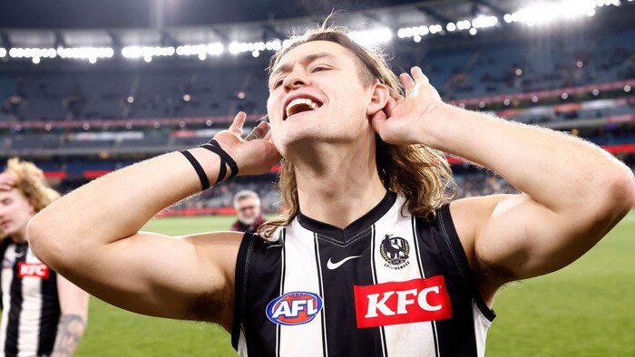 MELBOURNE, AUSTRALIA - AUGUST 05: Darcy Moore of the Magpies  acknowledges the fans after the round 21 AFL match between the Melbourne Demons and the Collingwood Magpies at Melbourne Cricket Ground on August 05, 2022 in Melbourne, Australia. (Photo by Darrian Traynor/Getty Images)