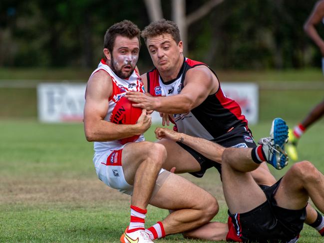 Waratah’s Abe Ankers (ball) played a key role in the win over Southern Districts in round 3 of the NTFL Picture: Warren Leyden / AFLNT Media