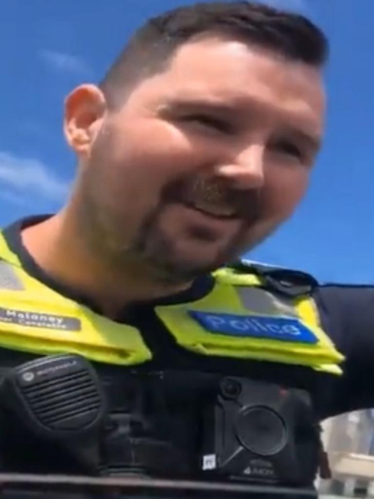 Two Victorian police officers are being applauded for the way they handled an entitled sovereign citizen. Picture: Twitter / @CookerWatch