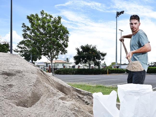 Manunda resident Ben Francoise White filled up some sandbags to protect his property at council's collection depot at Griffiths Park, Cairns. Picture: Brendan Radke