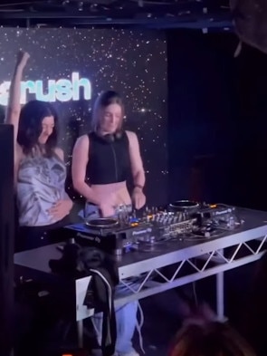 Lorde crashed the event.