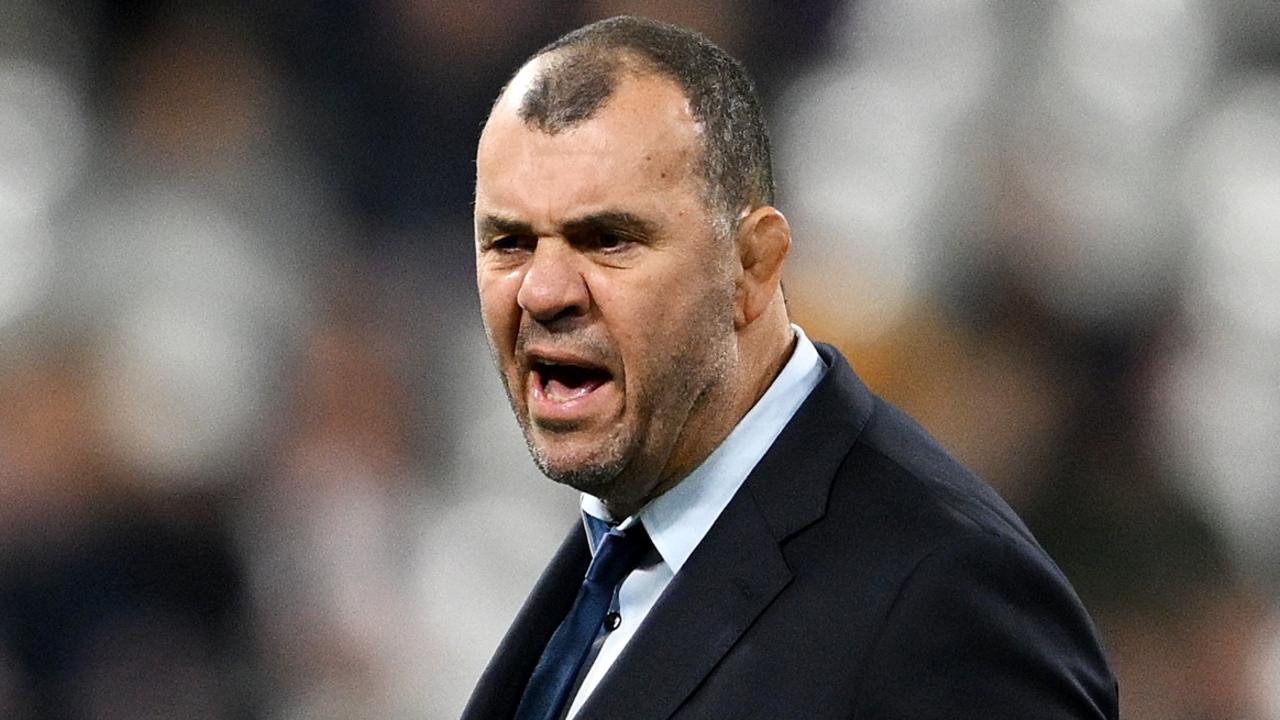 PARIS, FRANCE - OCTOBER 27: Michael Cheika, Head Coach of Argentina, gives the team instructions during the warm up prior to the Rugby World Cup France 2023 Bronze Final match between Argentina and England at Stade de France on October 27, 2023 in Paris, France. (Photo by Hannah Peters/Getty Images)