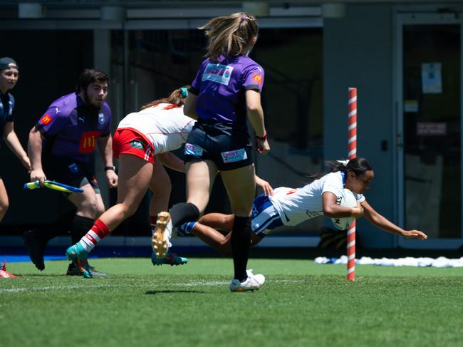 Ebony Raftsrand-Smith scores for Canterbury. Picture: Thomas Lisson