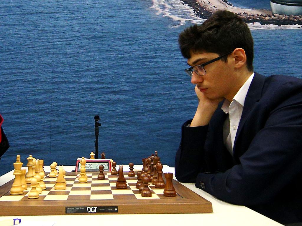 SuperUnited Rapid and Blitz Round 4-6: Firouzja still in sole lead, Shakh  beats Magnus Alireza Firouzja drew with Magnus Carlsen, Maxime…