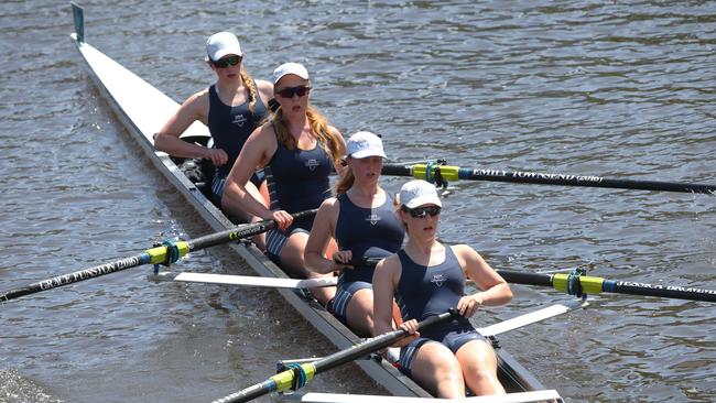 Melbourne Girls College offers a rowing program.