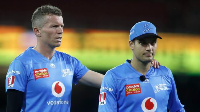 Strikers veteran Peter Siddle (left) has spoken to Australian limited overs vice-captain Alex Carey and skipper Aaron Finch about calling Jon Wells up for national duty. Picture: Kelly Barnes/Getty Images