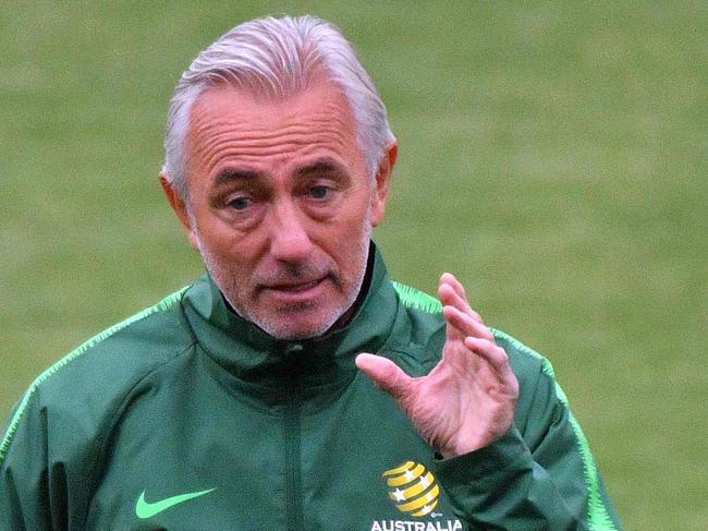 Australia's coach Bert van Marwijk gives instructions to players during a training session in Kazan on June 13, 2018, ahead of the Russia 2018 World Cup football tournament. / AFP PHOTO / SAEED KHAN