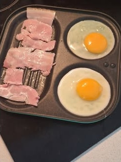 A budget frying pan has quickly become a game-changer for Aussies looking to make a quick breakfast. Picture: Facebook/KmartMums