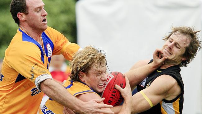 s52pp611 b1 EFL Balwyn V Noble Pk, Noble pk #3 Robbie Ferraro wrestles for the Ball against Balwyn's #10 Benjamin Heenan. pic paul loughnan 070623