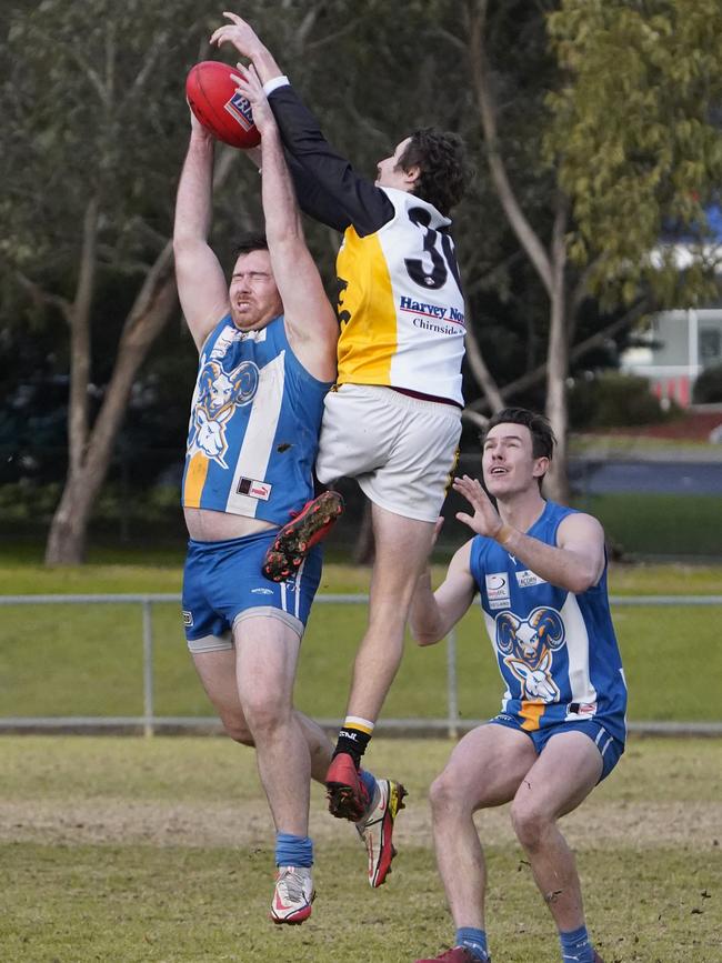 EFL: Croydon North-MLOC’s Michael Peart marks strongly. Picture: Valeriu Campan