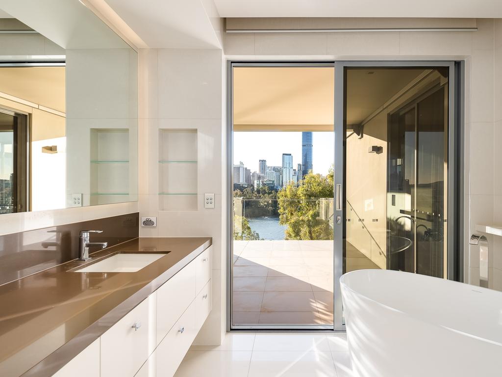 CHECK WITH REAL ESTATE BEFORE USING: 1 Leopard St, Kangaroo Point