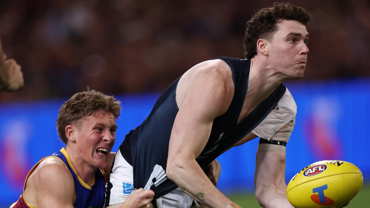 McKay hurt as Blues edge Swans in AFL finals thriller