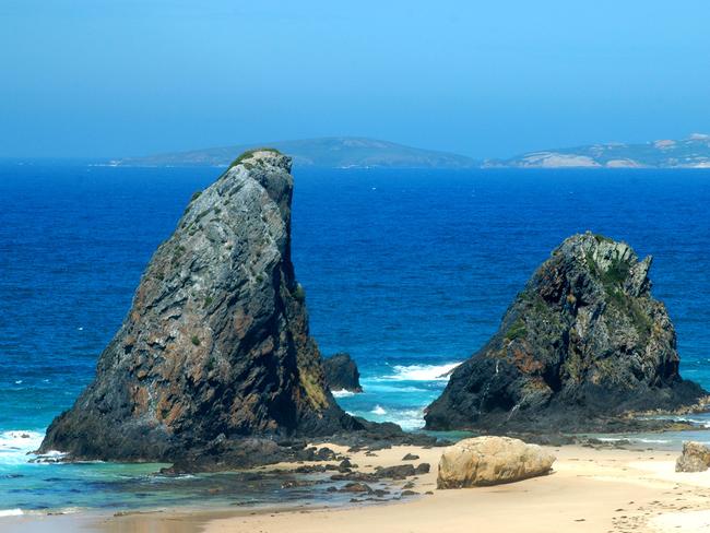 The dramatic coastline views from The Glasshouse Rocks property.