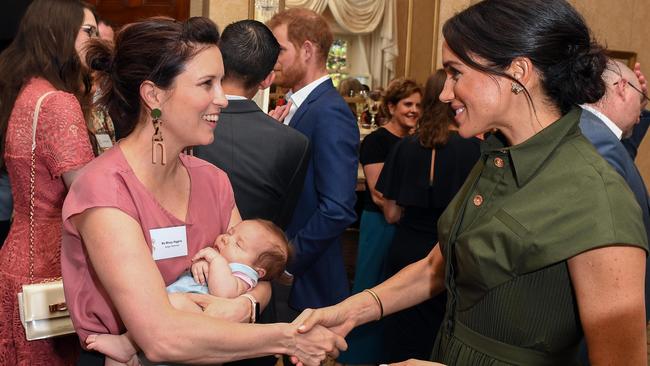 Missy Higgins and nine week old Luna met the pregnant Duchess of Sussex in Sydney in 2018. Picture: Andrew Parsons – Pool/Getty Images.