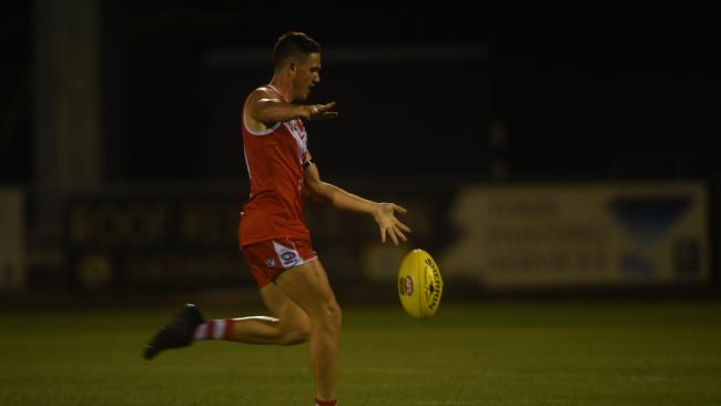 Waratah captain Brodie Carroll kicks the ball forward. Picture: (A)manda Parkinson