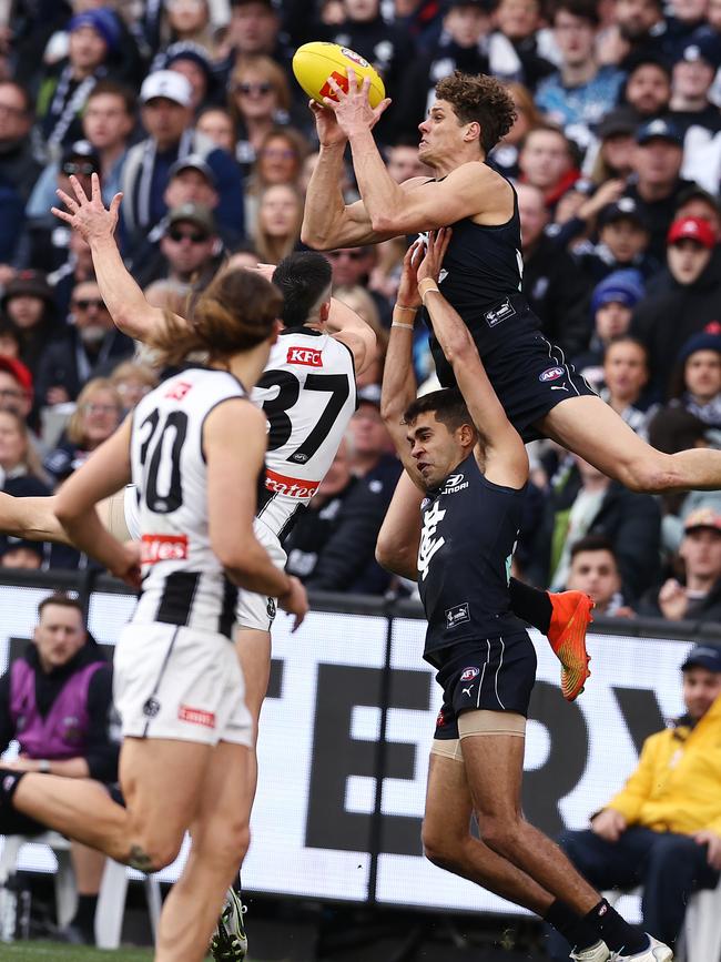 Curnow brought the house down with a huge mark. Picture: Michael Klein