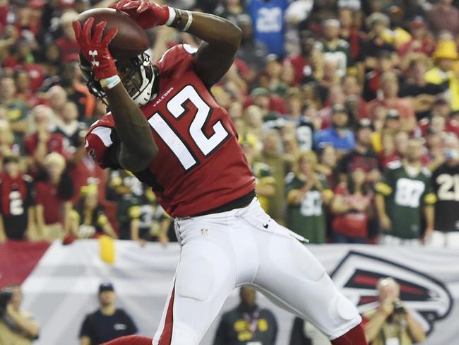 Atlanta Falcons wide receiver Mohamed Sanu (12) makes a touchdown catch.