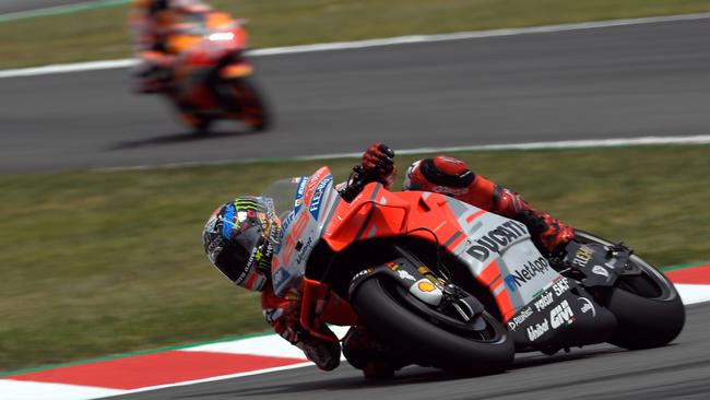 TOPSHOT - (FromL) Ducati Team's Spanish rider Jorge Lorenzo and Repsol Honda Team's Spanish rider Marc Marquez ride during the Catalunya MotoGP Grand Prix race at the Catalunya racetrack in Montmelo, near Barcelona on June 17, 2018. / AFP PHOTO / LLUIS GENE