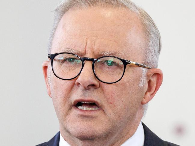 MELBOURNE, AUSTRALIA - NewsWire Photos - January 30, 2025:  Australian Prime Minister Anthony Albanese and Victorian Premier Jacinta Allan visit Boronia Heights Primary and hold a press conference.Picture: NewsWire / David Geraghty