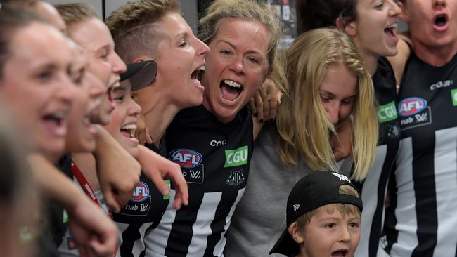 Despite her injury, Kate Sheahan sings the Collingwood song. Picture: AAP Images