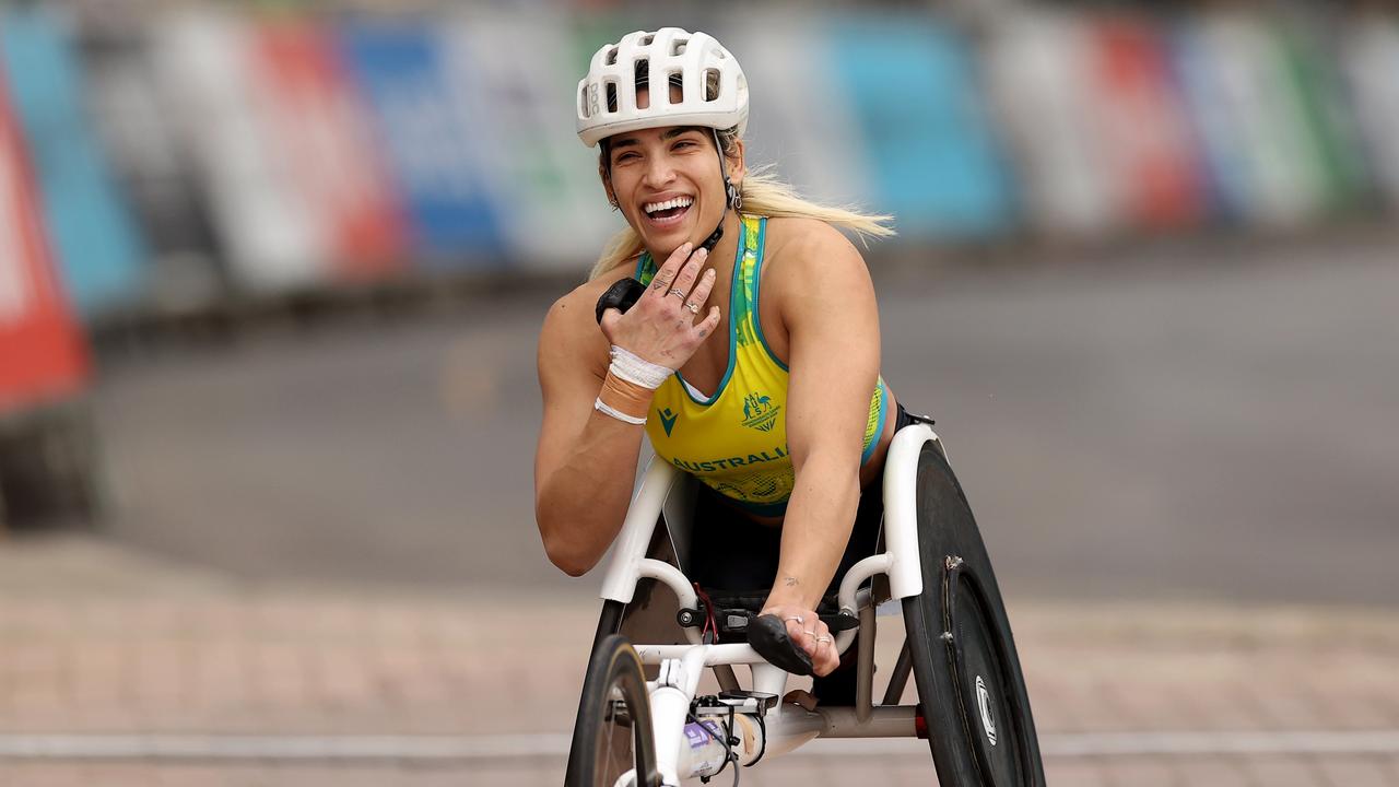 BIRMINGHAM, ENGLAND - JULY 30: Madison de Rozario of Team Australia celebrates finishing first in the Women's T53/54 Marathon on day two of the Birmingham 2022 Commonwealth Games at Smithfield on July 30, 2022 on the Birmingham, England. (Photo by Mark Kolbe/Getty Images)